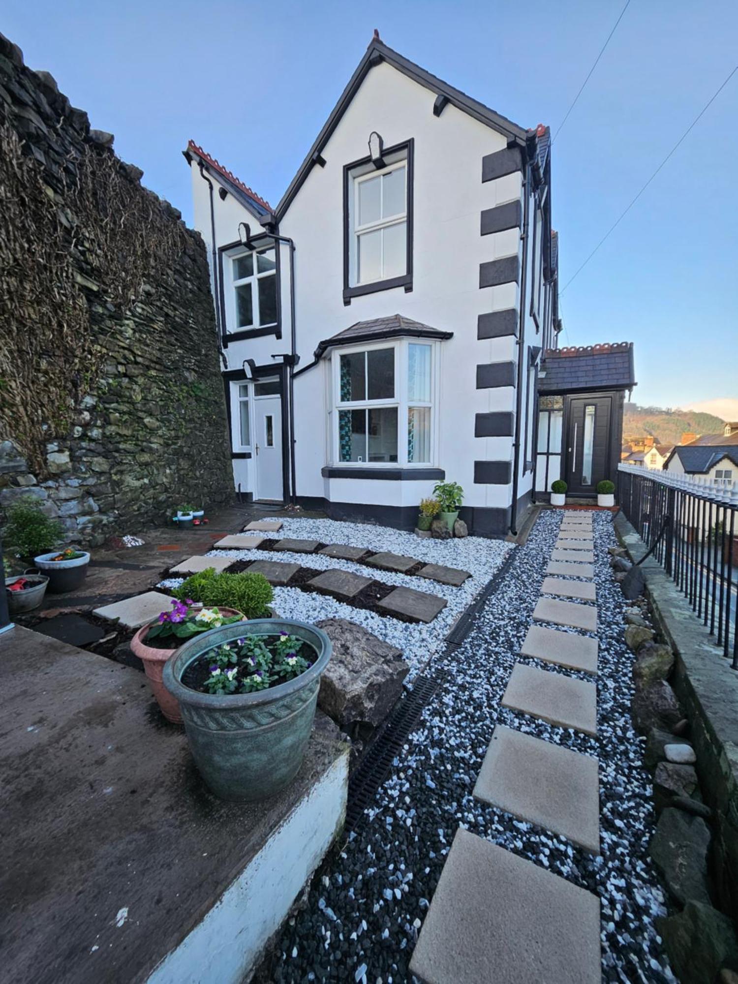 Bryn Aber-the House On The Hill